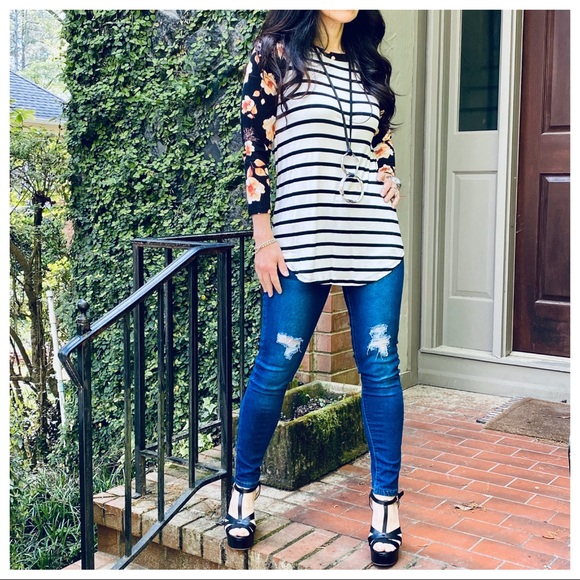 ✨LAST ONES✨Stripe floral raglan sleeves top - Picture 3 of 8